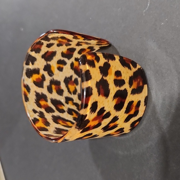 Marc Jacobs Leopard Print Lucite/Plastic Cuff Bracelet - Picture 2 of 5